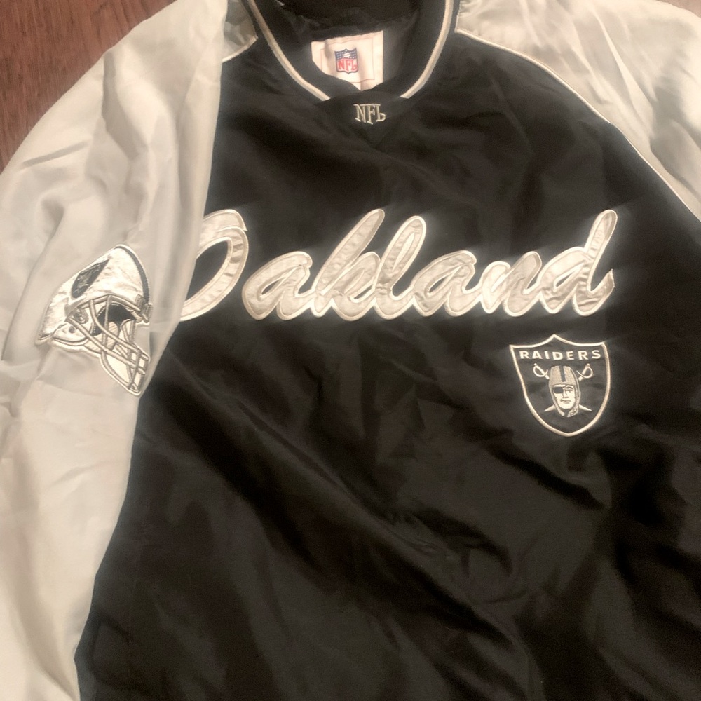 ❌SOLD❌Vintage Oakland raiders windbreaker